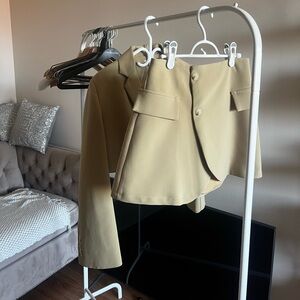 Set blazer and skirt